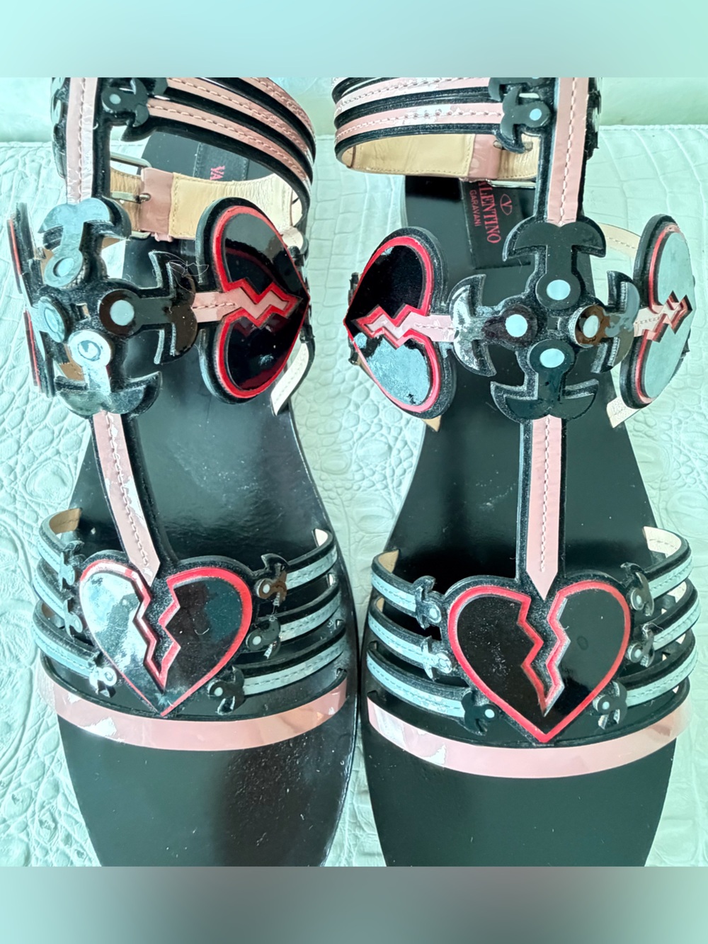 Valentino Garavani Women’s Black and Pink Heart-Strap Sandals Size 40, US 9,5 - Picture 12 of 17